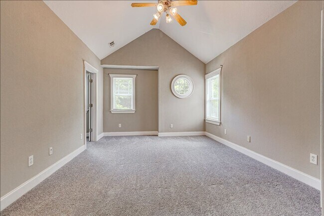 Building Photo - Welcome to this stunning 4-bedroom, 2.5-ba...