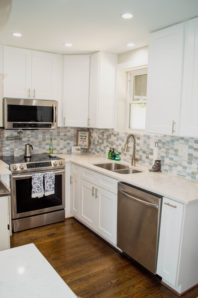 Building Photo - 536 Riggs Rd NE