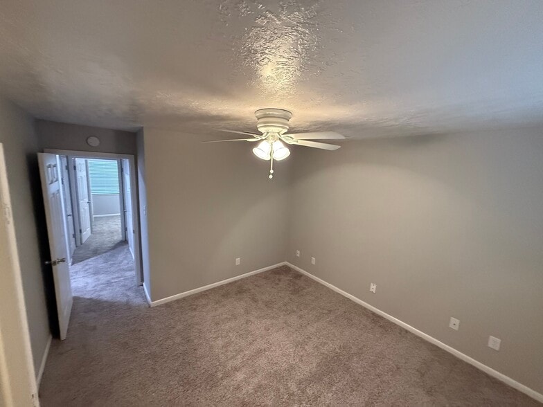 Building Photo - 1403 Airline Dr