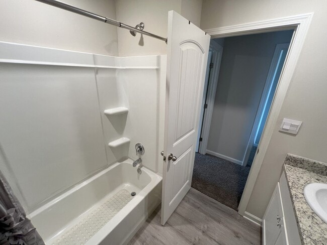 Building Photo - Stunning 4-Bedroom Home in Zachary's Mirav...