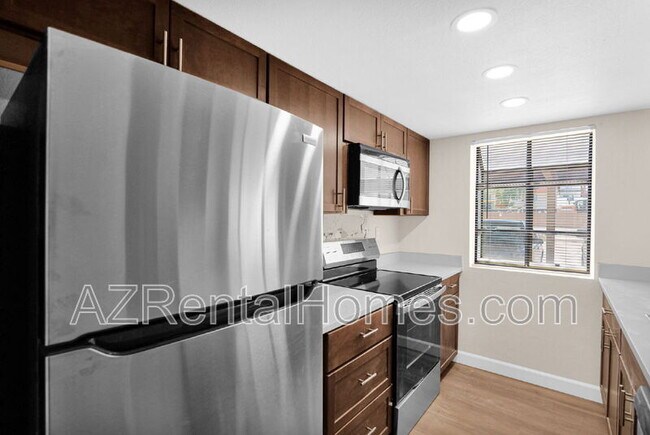 Building Photo - 1111 E University Dr