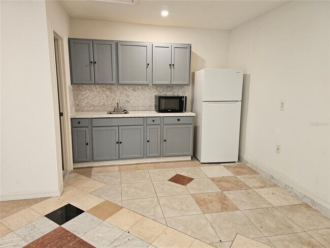 Building Photo - 557 Eagle Ct
