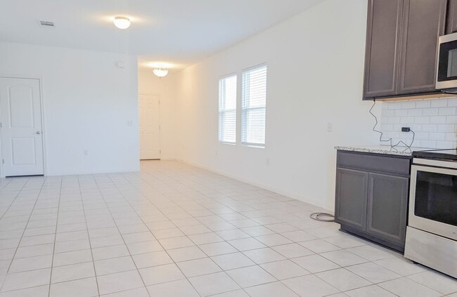 Building Photo - 6510 Routenburn St