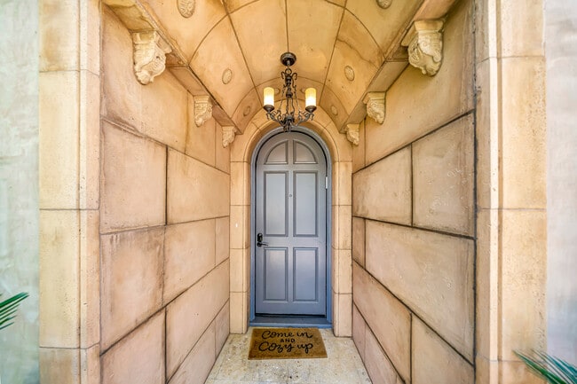 Building Photo - 14916 Hesby St