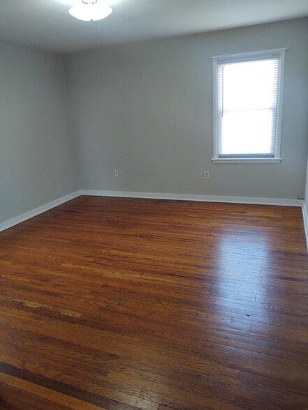 Bedroom - 537 Sewickley St