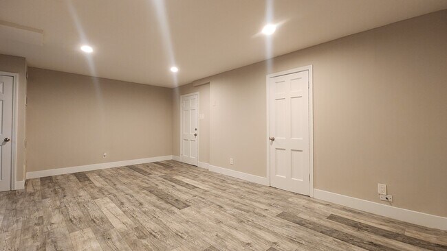 Building Photo - 7512 Cromwell Dr