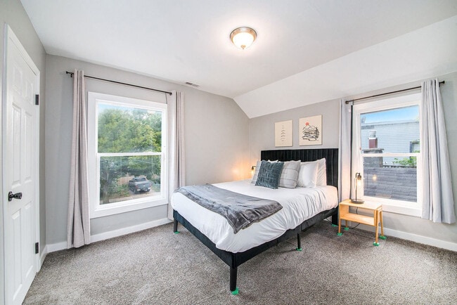 Building Photo - 415 6th St NW