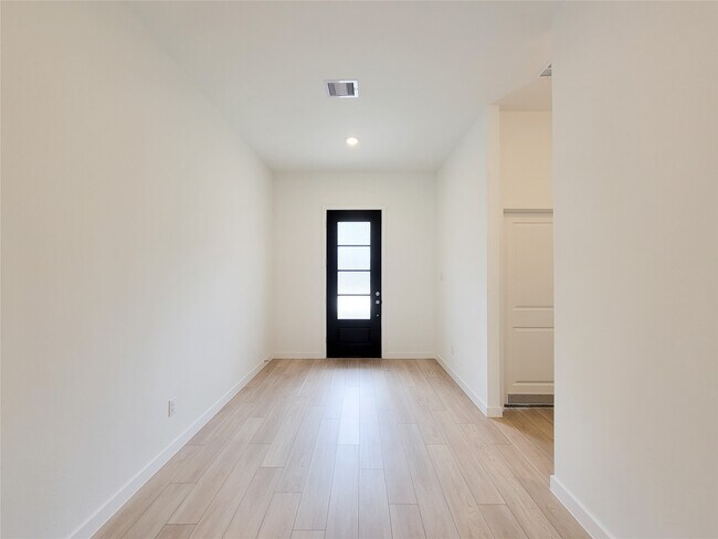 Building Photo - 17850 Aile Pierre Pass