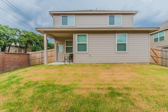 Building Photo - 1441 Tall Pine Way