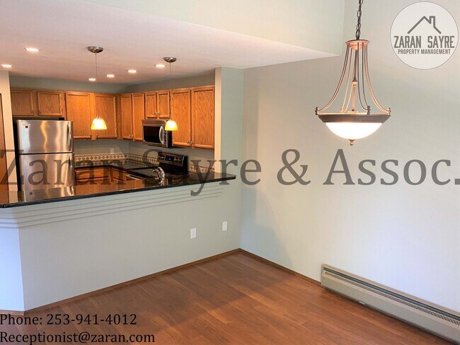 Building Photo - 428 - Spectacular Townhouse with Ultimate Privacy