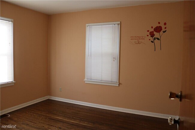 Building Photo - 2 br, 1 bath House - 83 Britton Road