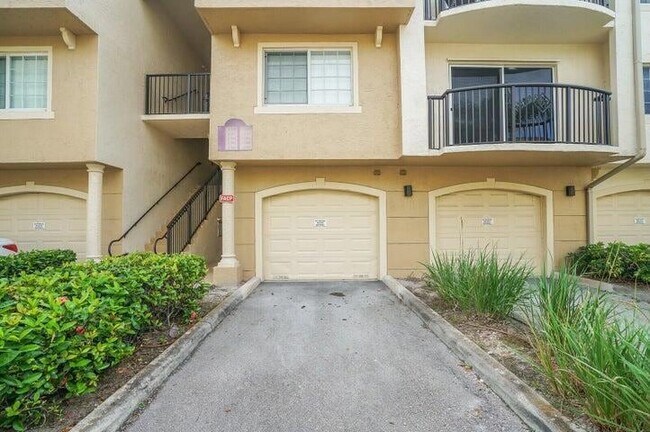 Building Photo - 1700 Crestwood Ct S