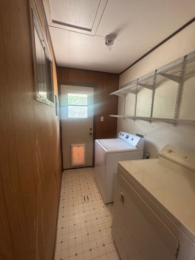 Building Photo - 1 BED/1 BATH IN REDDING