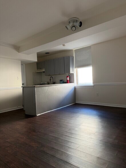 Building Photo - 1721 W Tioga St