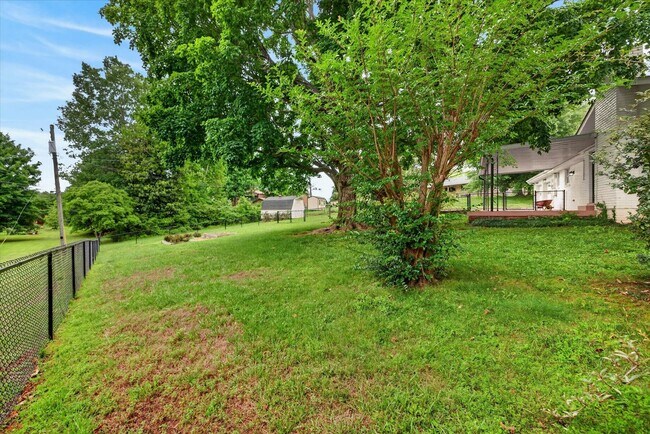 Building Photo - 3 Bedroom 3 Bath Home For Rent in Sango Area!