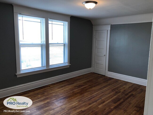 Building Photo - 3 Bedroom Home in St. Paul