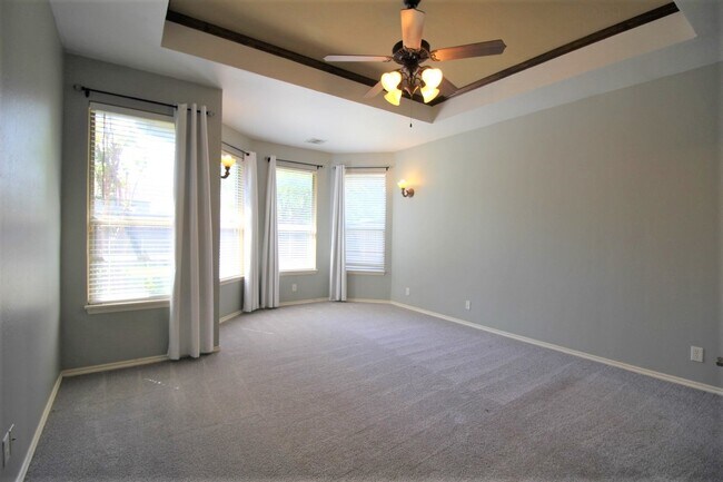 Building Photo - Beautiful 4 Bed 2 Bath in Edmond