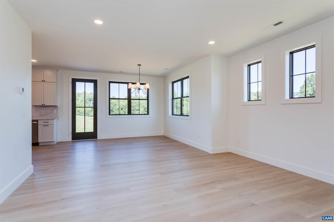 Building Photo - 91 Willow Creek Dr