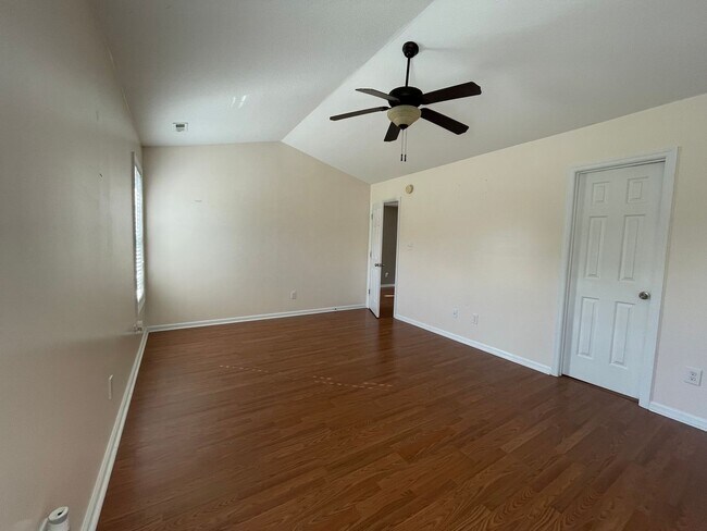 Building Photo - Absolutely Adorable!