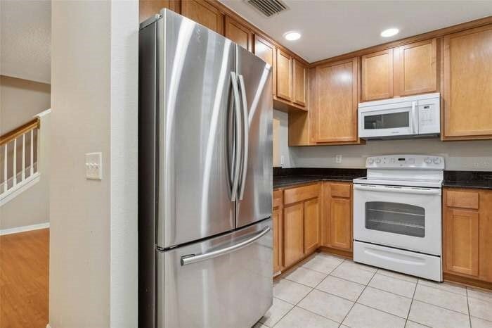 Kitchen w/Passthru - 9412 Charlesberg Dr