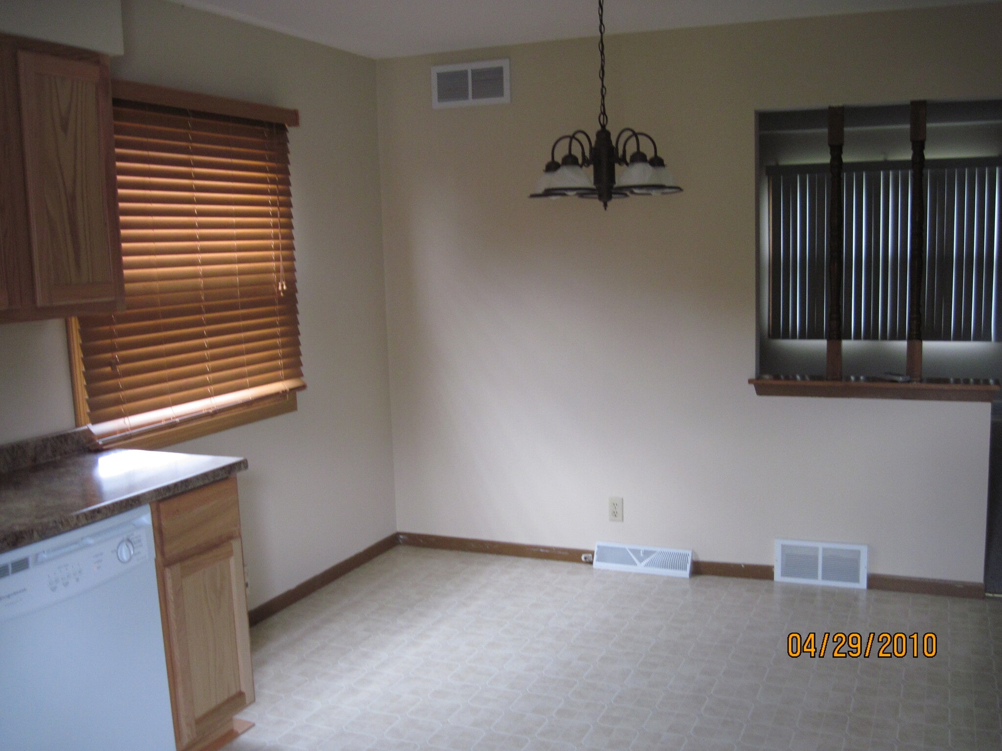 Building Photo - 123 Marcella St