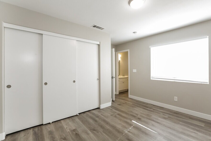 Building Photo - 2446 Cliffwood Dr