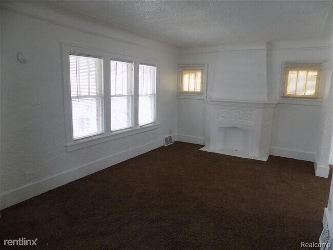 Building Photo - 16558 Cheyenne St