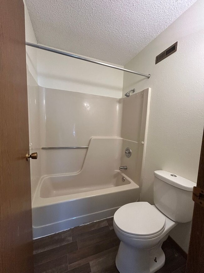 Building Photo - 2 Bed, 2 Bath 4-plex unit in Fargo!