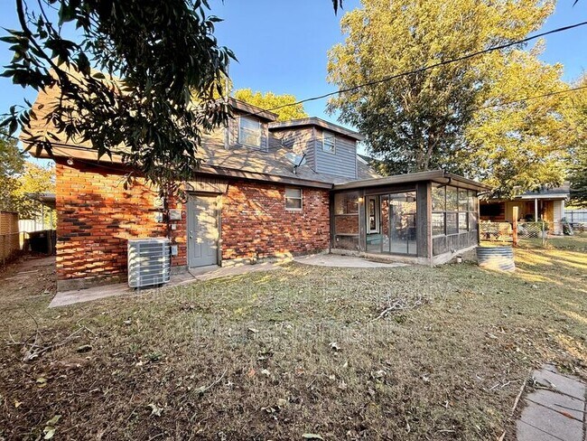 Building Photo - 1132 SW 61st St