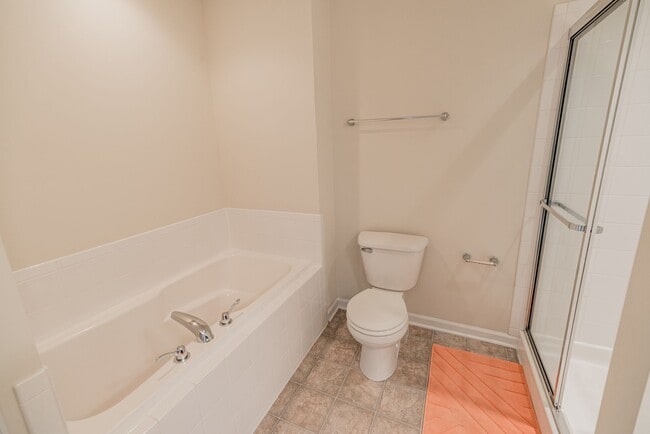 Building Photo - 210 Summerfield Dr