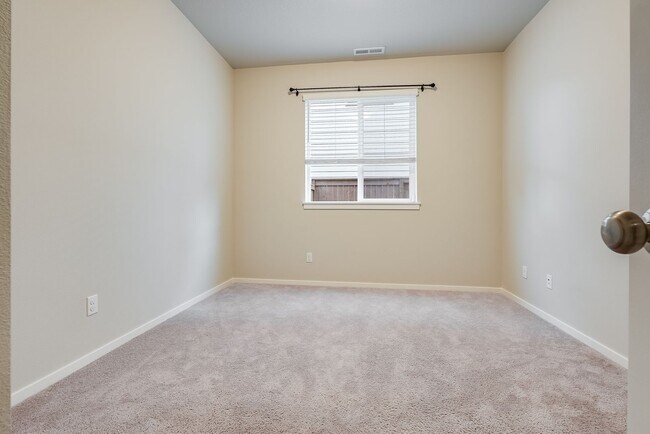 Building Photo - Beautiful Newer Build 5 Bed 3 Bath Beaverton Rental Home!