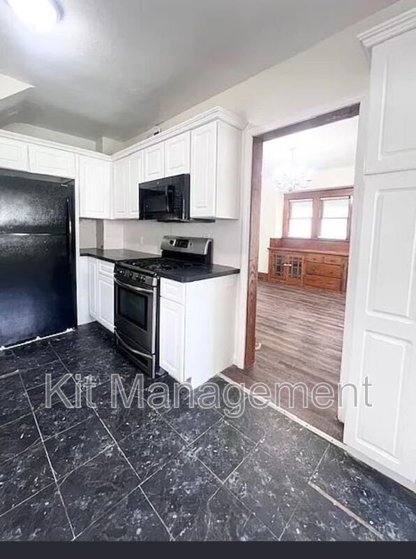 Building Photo - 4225 N Haven Ave