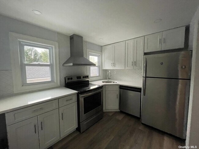 Building Photo - 2 5th St