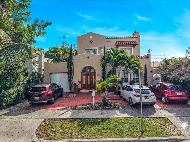 Building Photo - 1678 SW 11th St