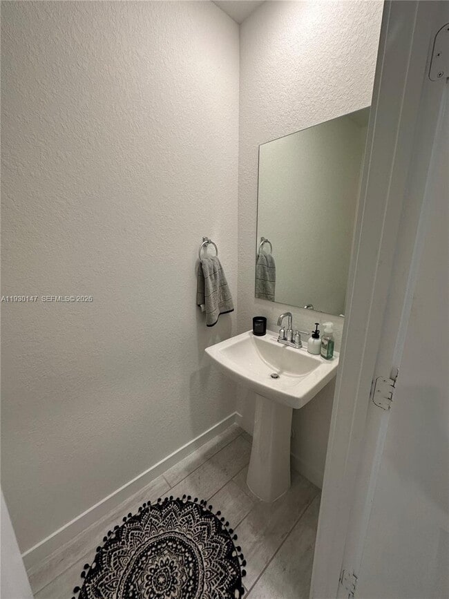 Building Photo - 1030 SE 23rd Terrace