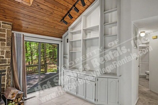 Building Photo - West Gate Area |Home |Unfurnished