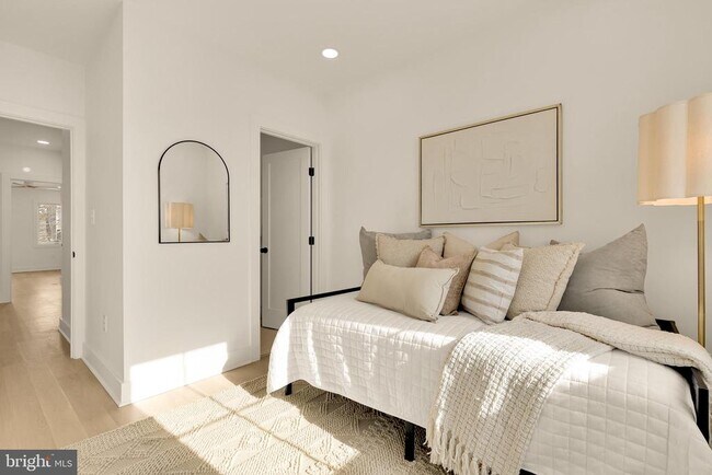 Building Photo - 1706 Bay St SE