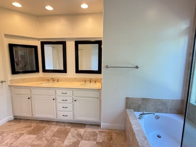 Building Photo - 3bdr Home located in the Prestigious Gated...