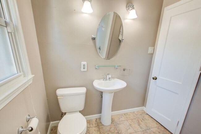 Building Photo - 200 Cynthia Dr