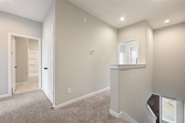 Building Photo - 14010 Longstreet Rd