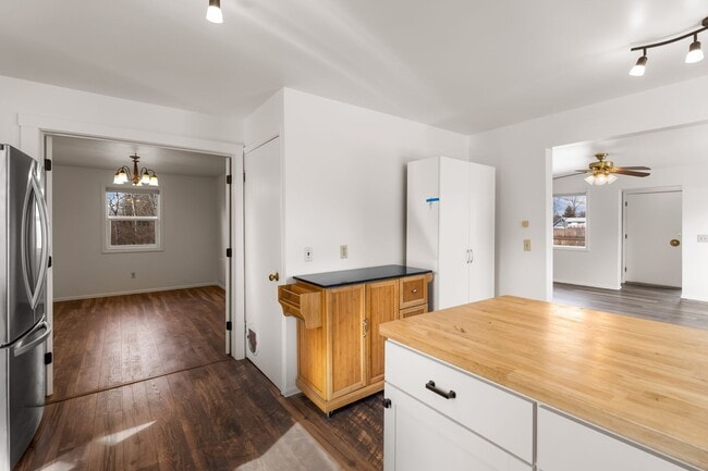 Building Photo - Charming Bungalow in Evergreen