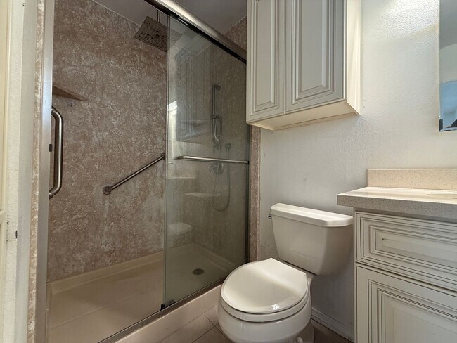 Building Photo - Beautiful Spring Valley home
