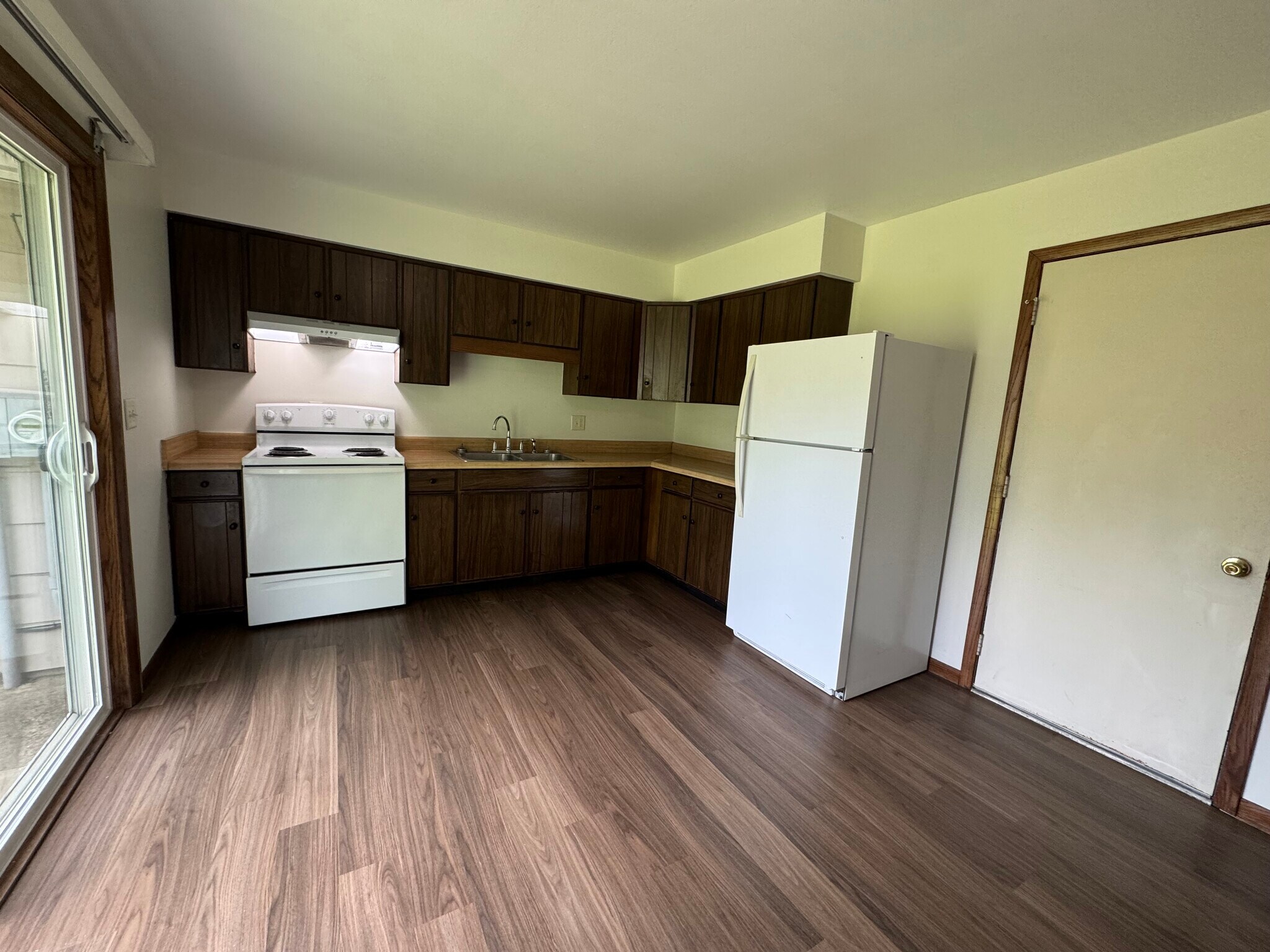 Building Photo - 928 Court Cir