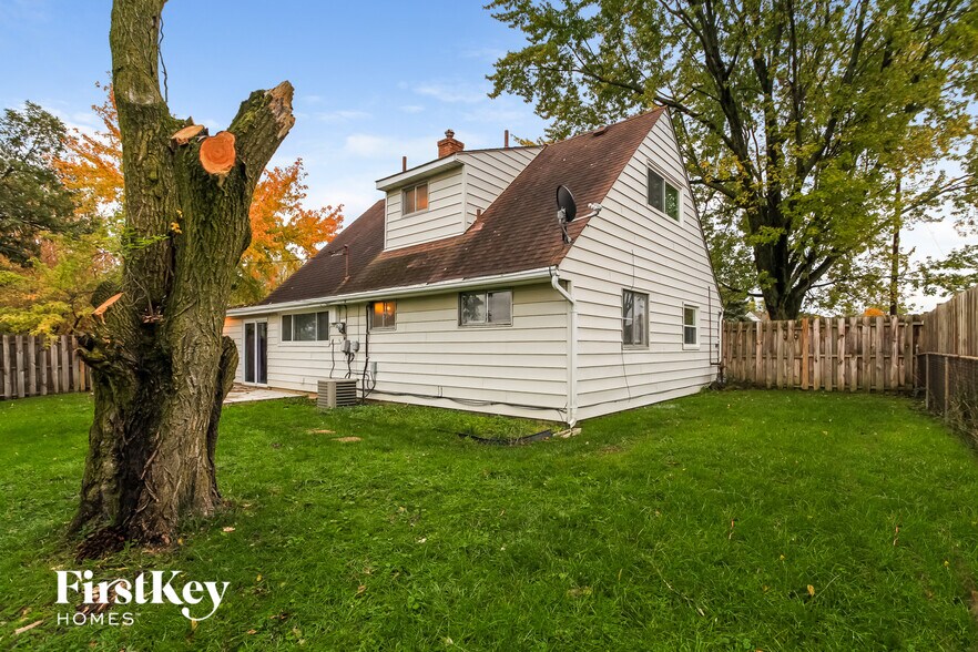 Building Photo - 3704 Homecomer Dr