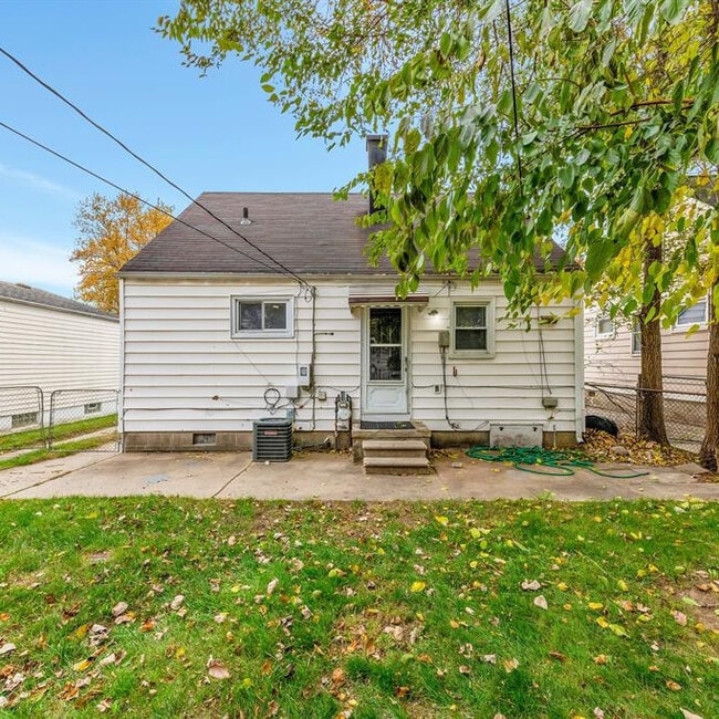 Building Photo - 9082 Louise St