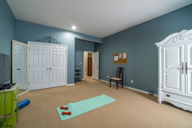 Building Photo - Luxury Golf Course Town Home with Master S...
