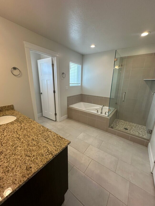 Building Photo - 3 Weeks Rent FREE! 3 Bed 2.5 Bath House for Rent in Morgan!