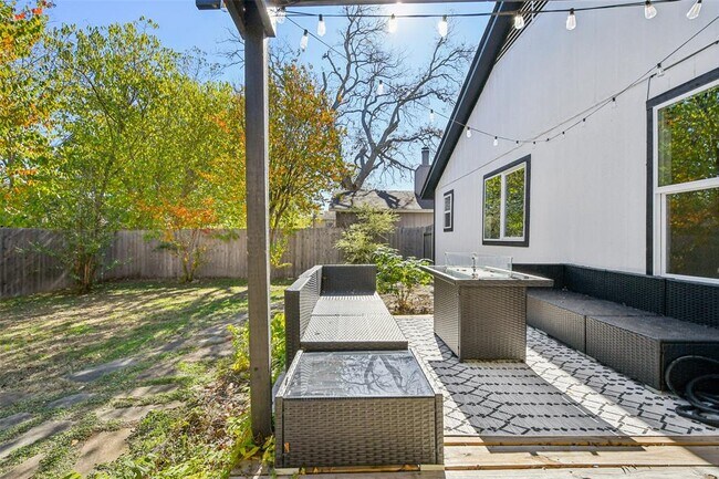 Building Photo - 12907 Water Mill Cove