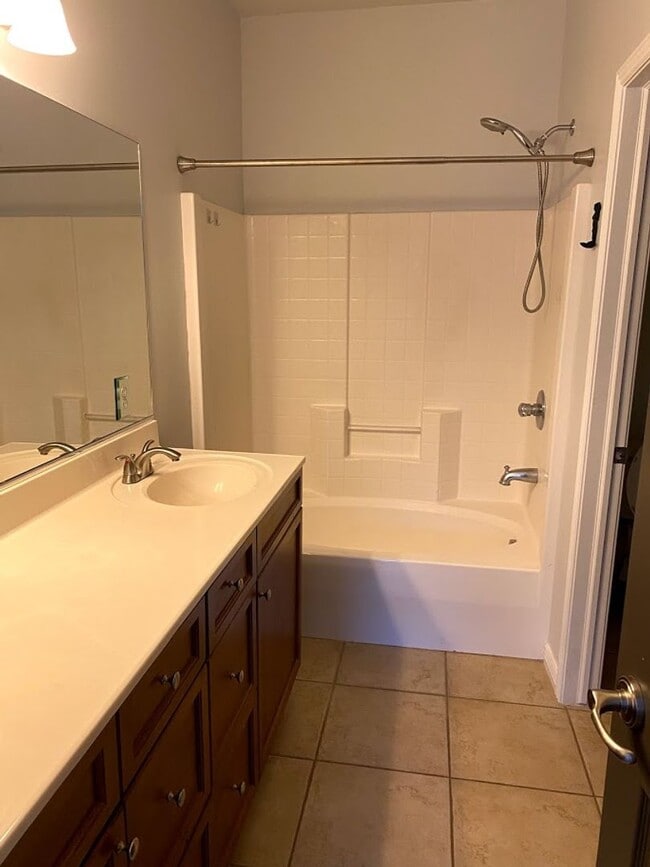 Building Photo - Cedar Crossing Townhome