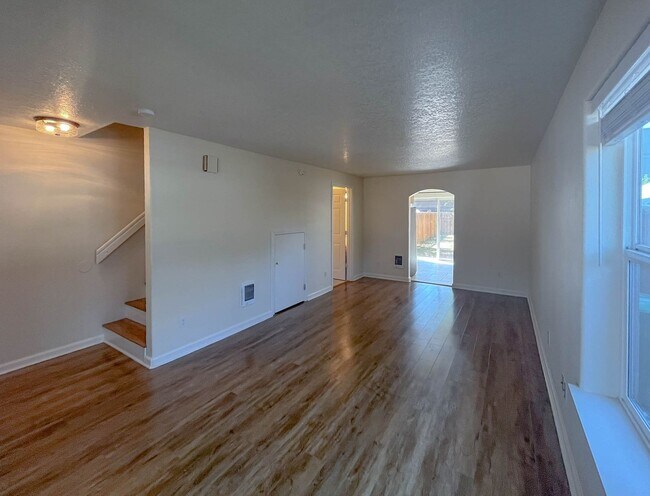 Building Photo - Charming SE Portland Home in a Central, Accessible Location
